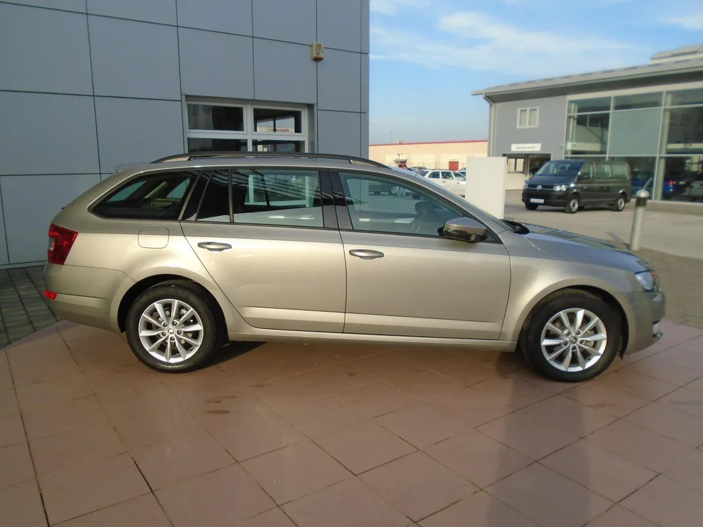 03202 škoda octavia combi style 1.6 tdi dsg - slika 2