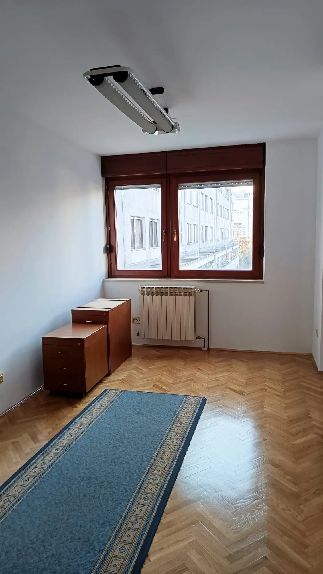 trnje-vrbik; iznajmljuje se poslovni prostor u zgradi na 2. katu - slika 21