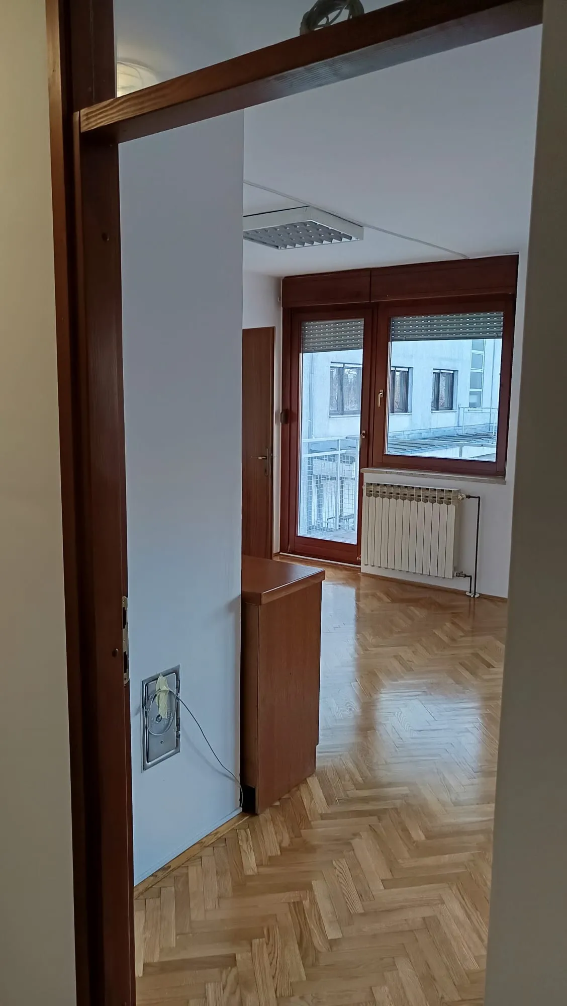trnje-vrbik; iznajmljuje se poslovni prostor u zgradi na 2. katu - slika 22