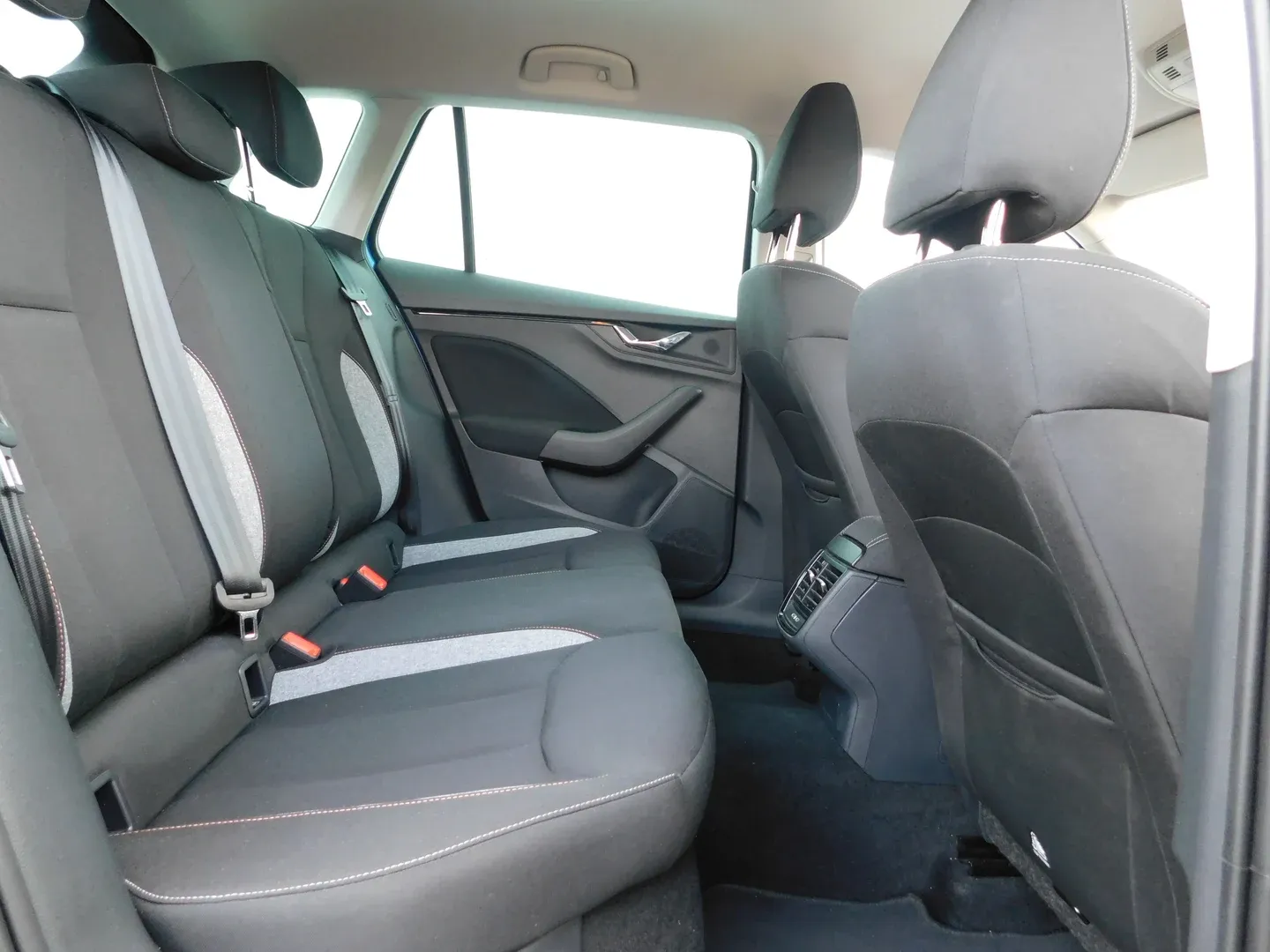 11795 škoda kamiq fl selection 1.0 tsi - slika 13