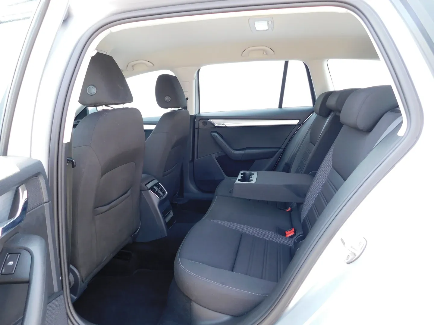 09631 škoda octavia combi ambition 1.0 tsi - slika 10