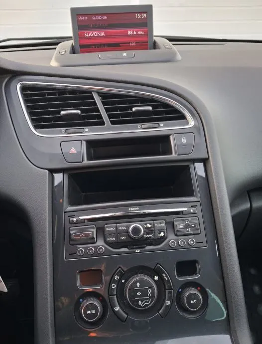 peugeot 5008 1,6 hdi 2013 god, 209000, kartice 24/36 rata - slika 14