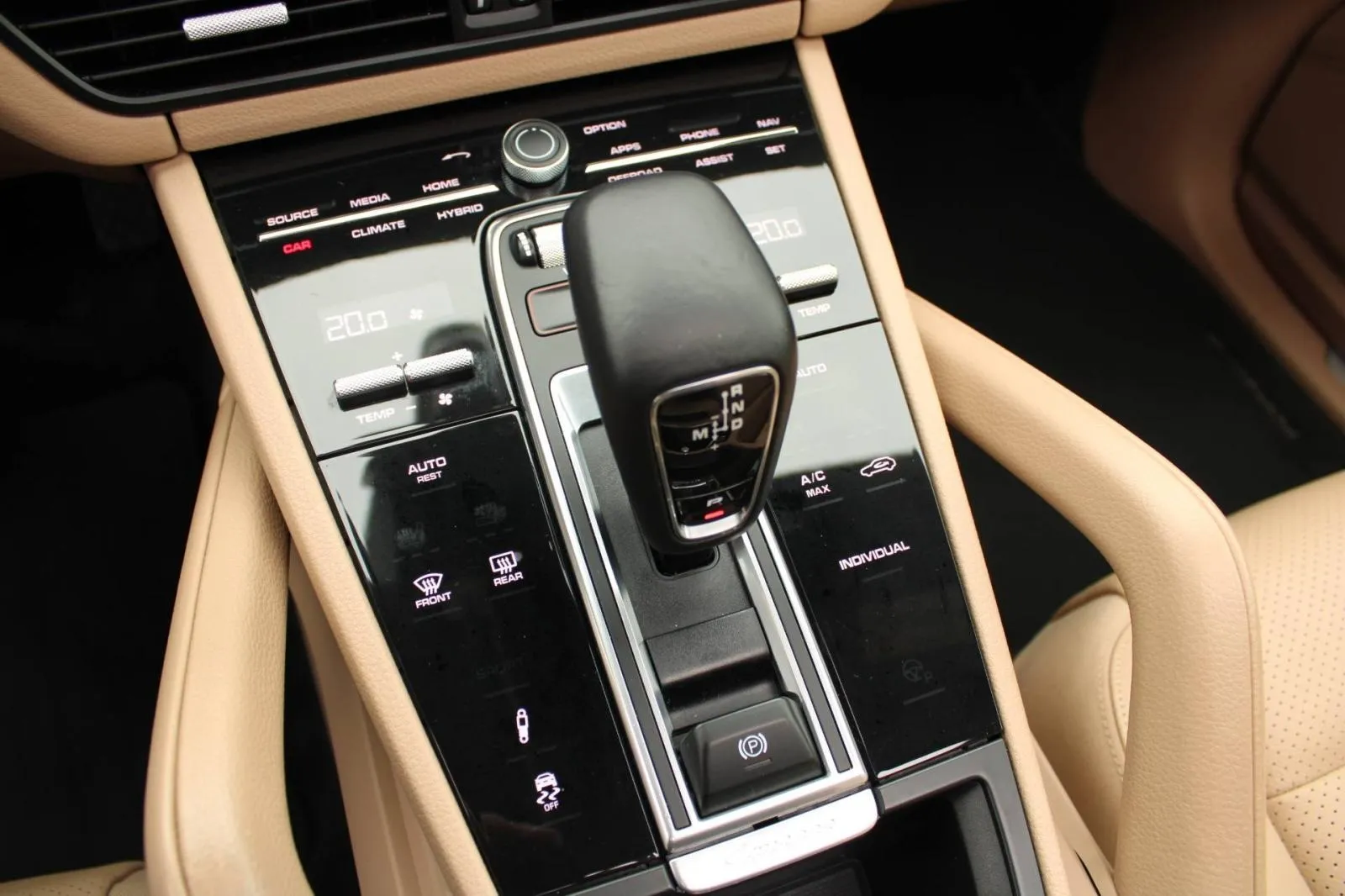 porsche cayenne 3.0 v6 e-hybrid *panorama, led, navigacija* - slika 19