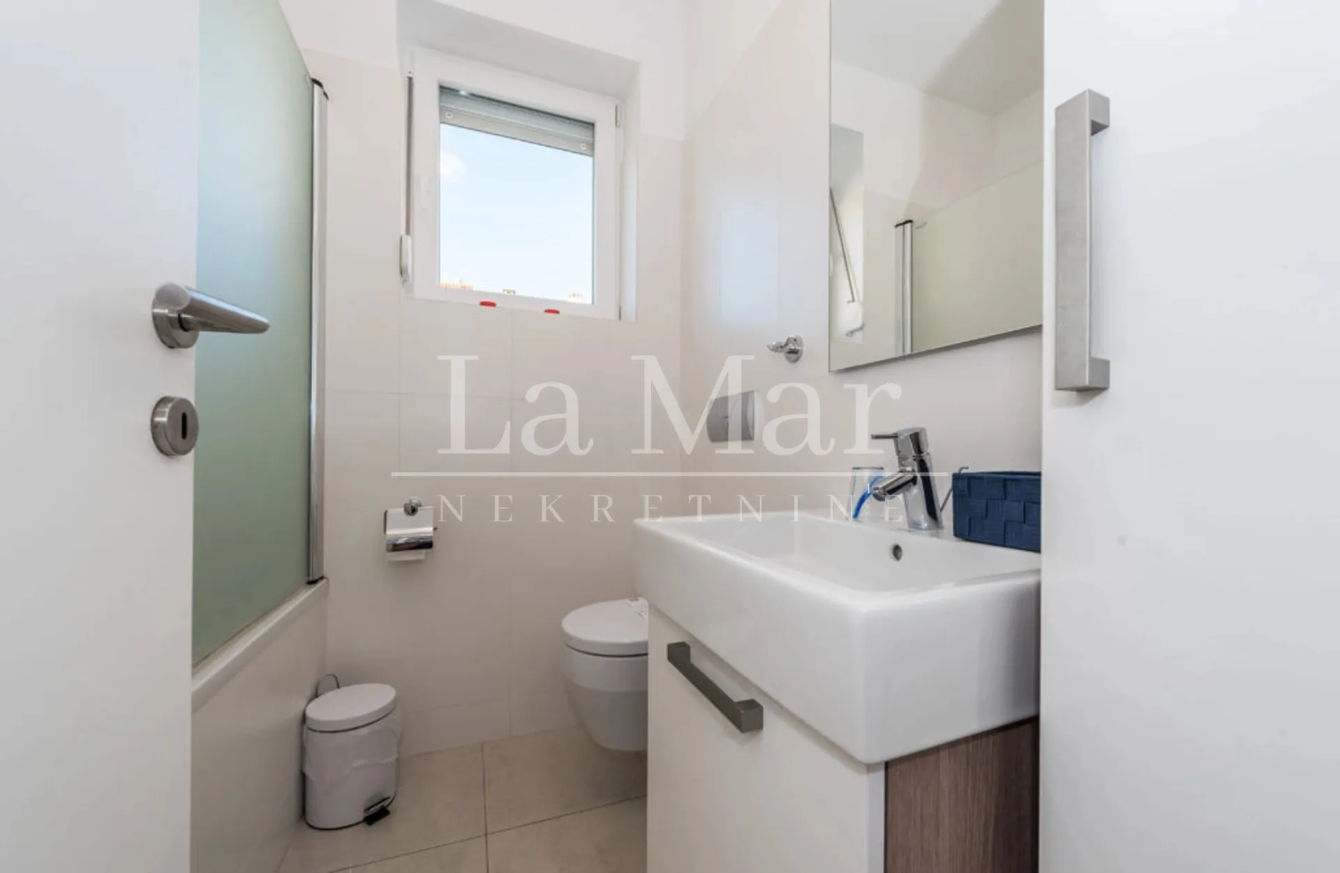 novalja- apartman prvi red do mora- e6 - 79.86 m2- ii. kat - slika 9