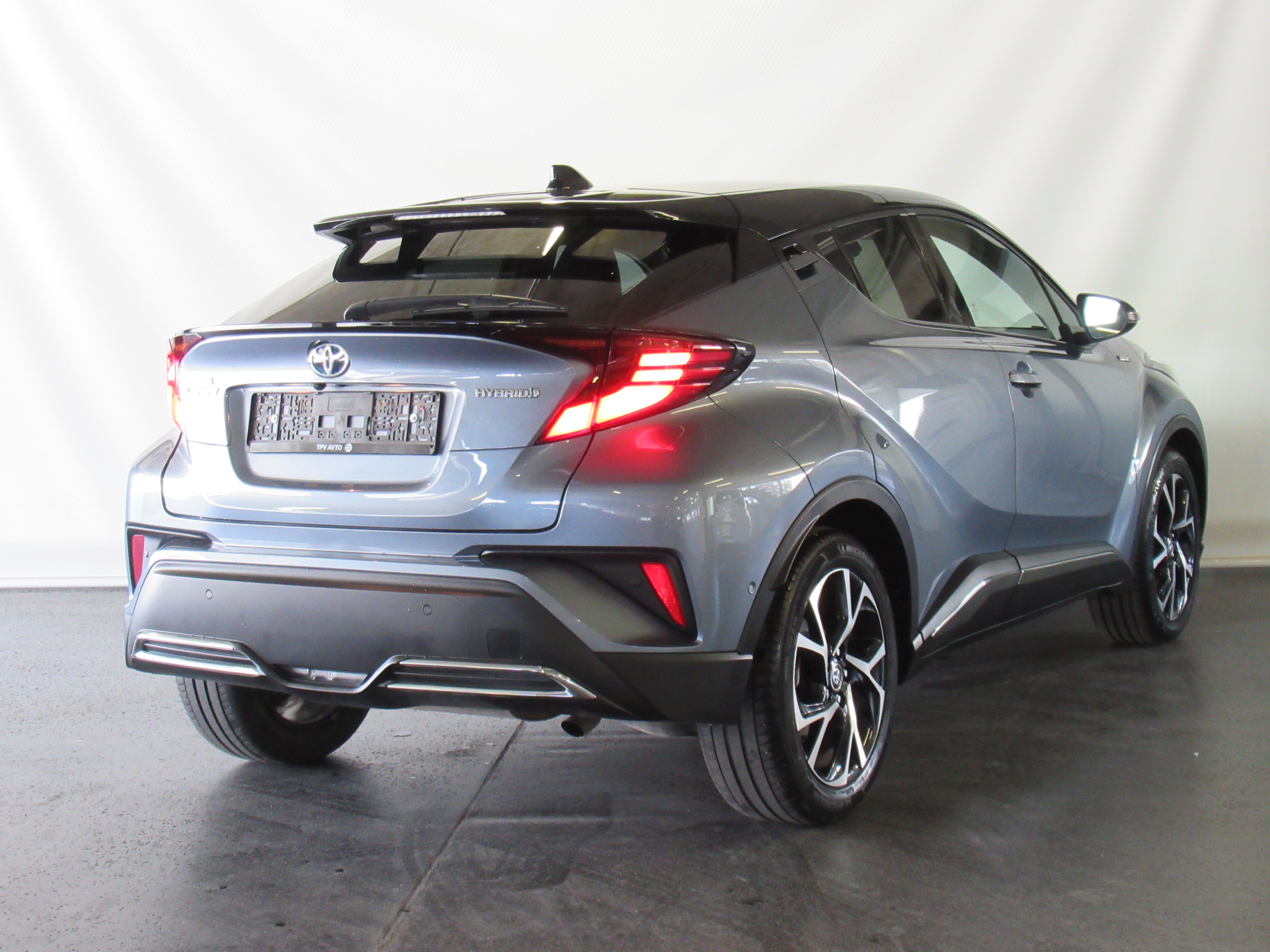 toyota c-hr 2.0 hibrid chic 184 km - slika 2