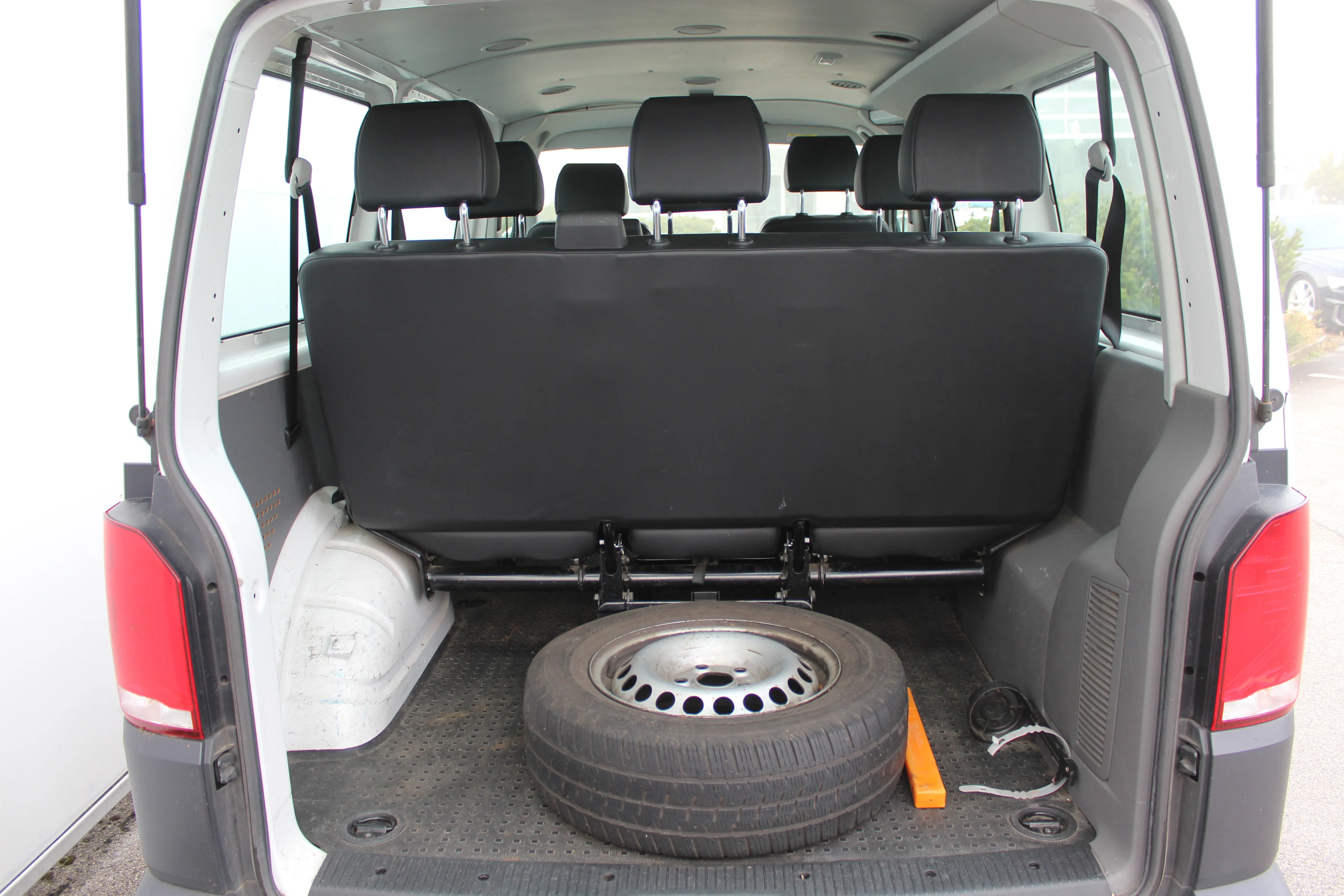 12956 vw transporter kombi 2.0 tdi - slika 13
