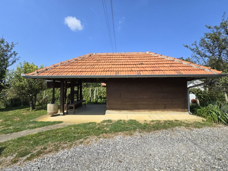 zlatar - klet s dva gospodarska objekta - slika 4