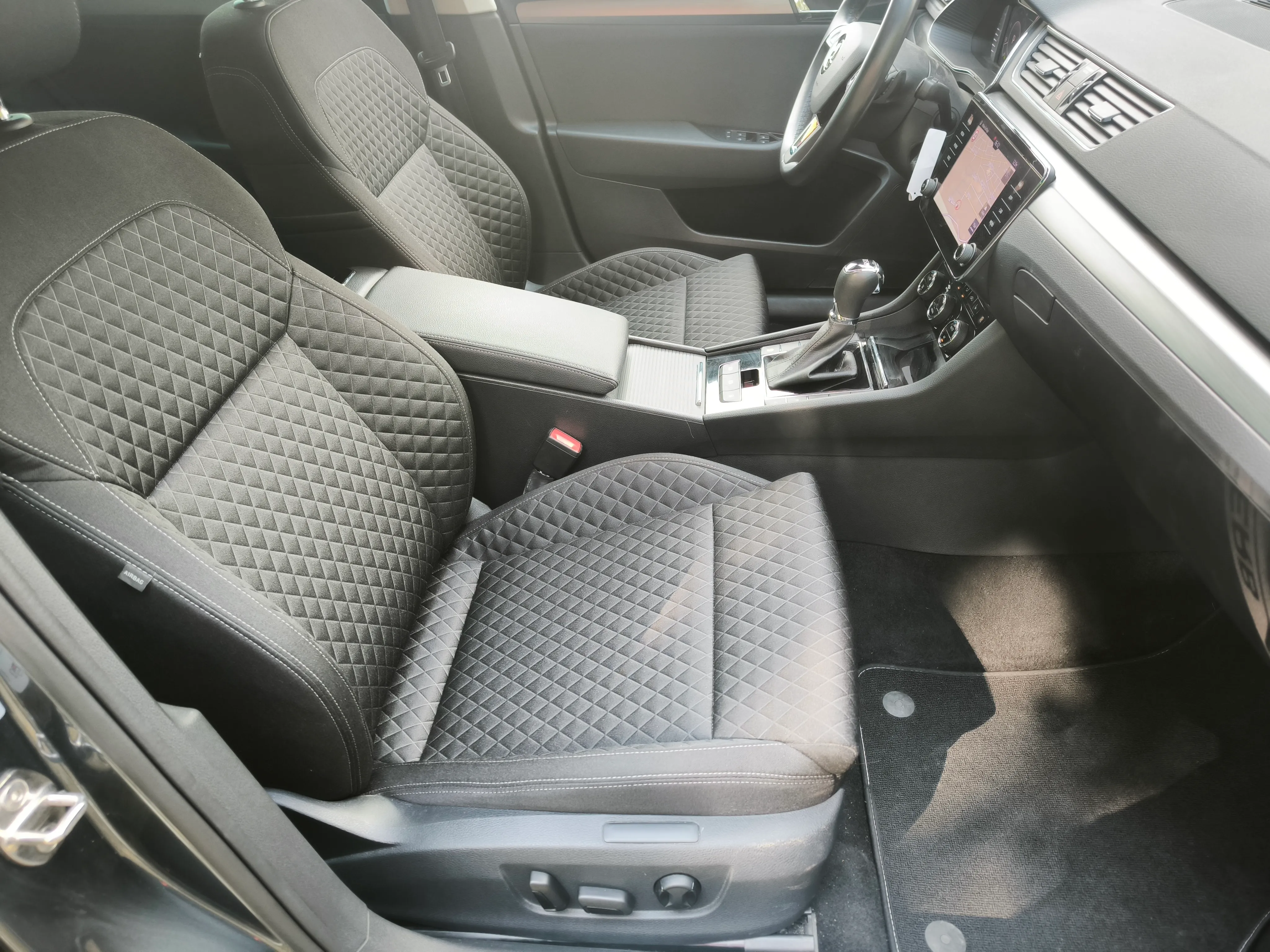 škoda superb combi 2,0 tdi, dsg, virtual, 140kw, ekstra stanje - slika 27