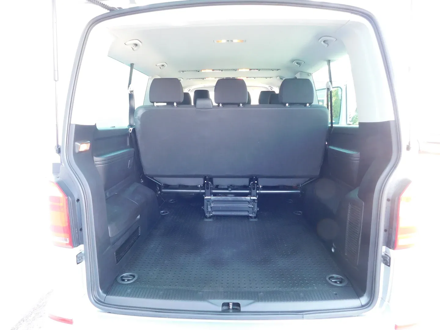 08354 vw caravelle comfortline 2.0 tdi dsg - slika 15