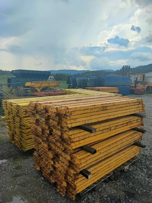 **RABLJENE PREČKE I POCINČANE PODNICE ZA SKLADIŠNE REGALE**više komada - Štrped, Buzet