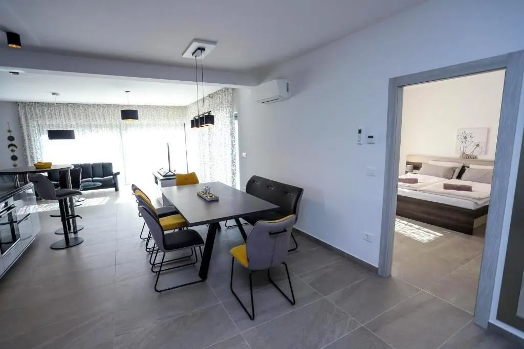 poreč-vila na prodaji 800 m od mora - slika 2