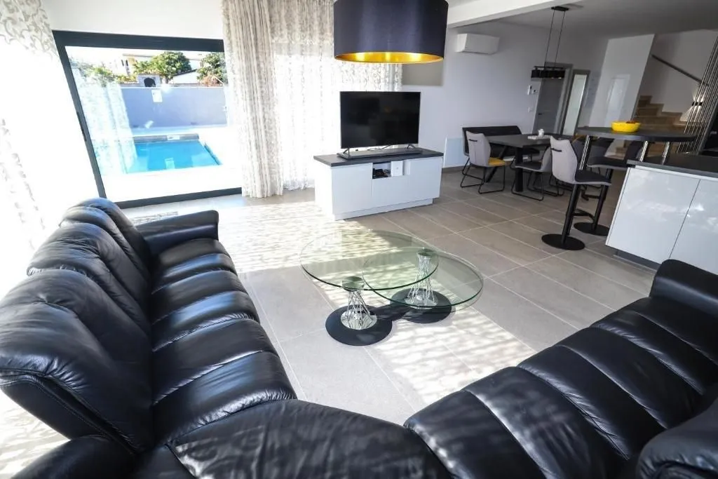 poreč-vila na prodaji 800 m od mora - slika 3