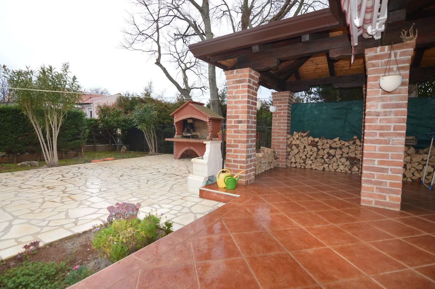 poreč 2 km -kuća sa dva stana na prodaji - slika 28
