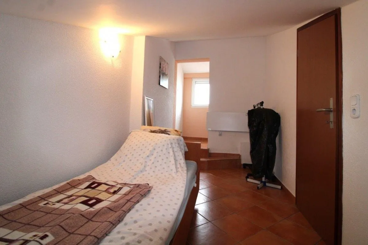 červar porat- renovirani stan sa 3 spavaće sobe - slika 8