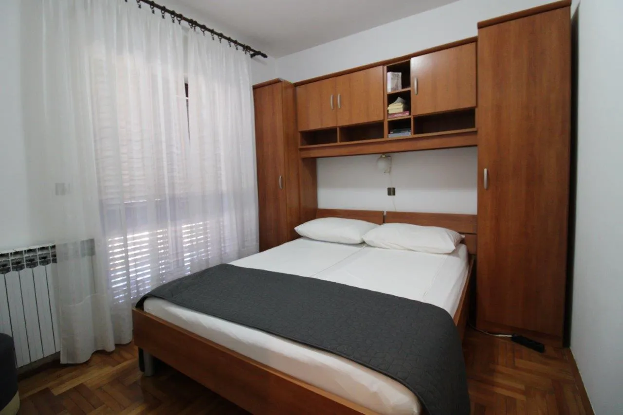 poreč-kuća sa stana na 1500 m od mora - slika 13