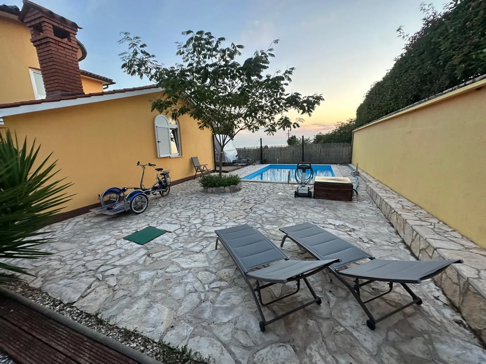 kaštelir-obiteljska kuća sa bazenom na prodaji - slika 25