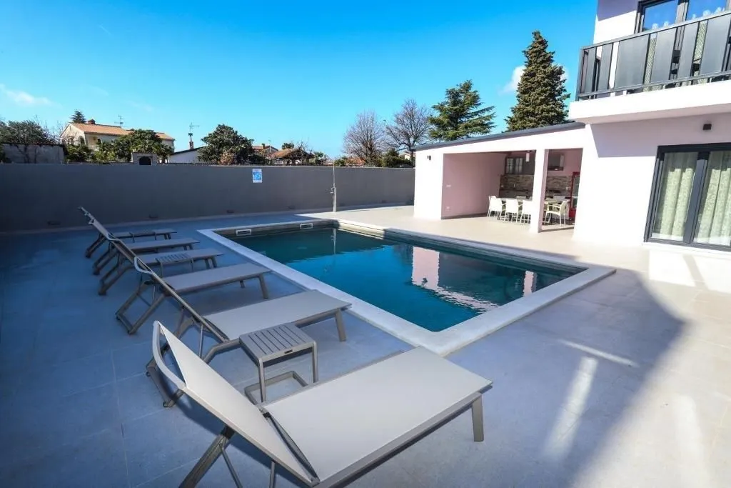 poreč-vila na prodaji 800 m od mora - slika 20