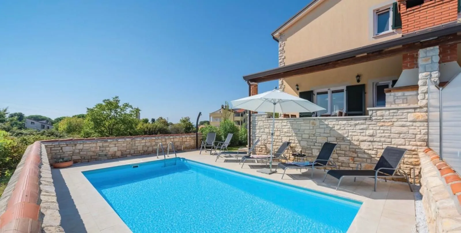lovrečica- kuća sa bazenom 300 m od plaže na prodaji - slika 11
