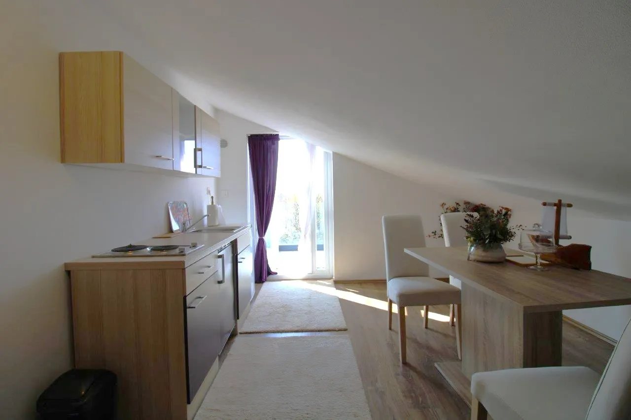 poreč 5 km- kuća sa dodatnim apartmanom na prodaji - slika 13