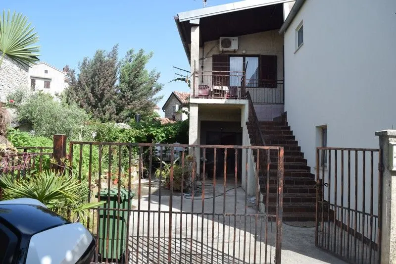 tar-kamena kuća na prodaji - slika 2