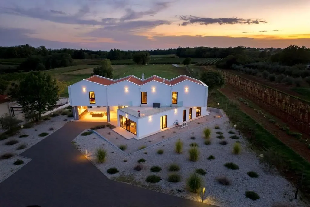 poreč-luksuzna vila na prostranoj okućnici - slika 30