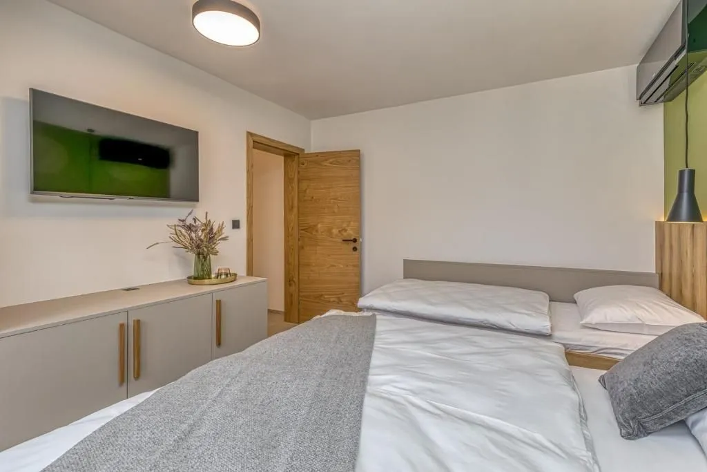 vrsar-apartmanska kuća na prodaji - slika 11