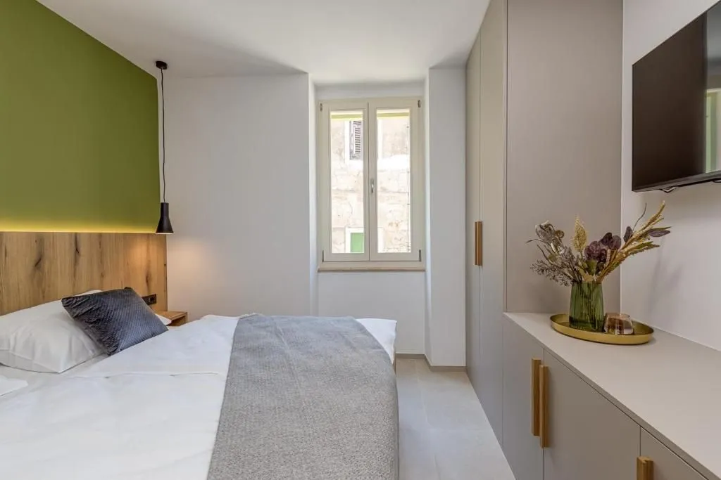 vrsar-apartmanska kuća na prodaji - slika 5