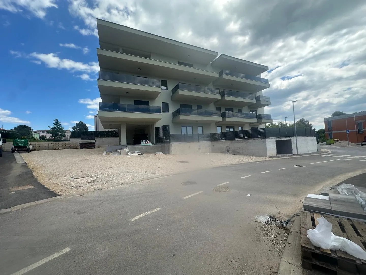 vabriga-dvoetažni stan na prodaji sa krovnom terasom od 110 m2 - slika 2