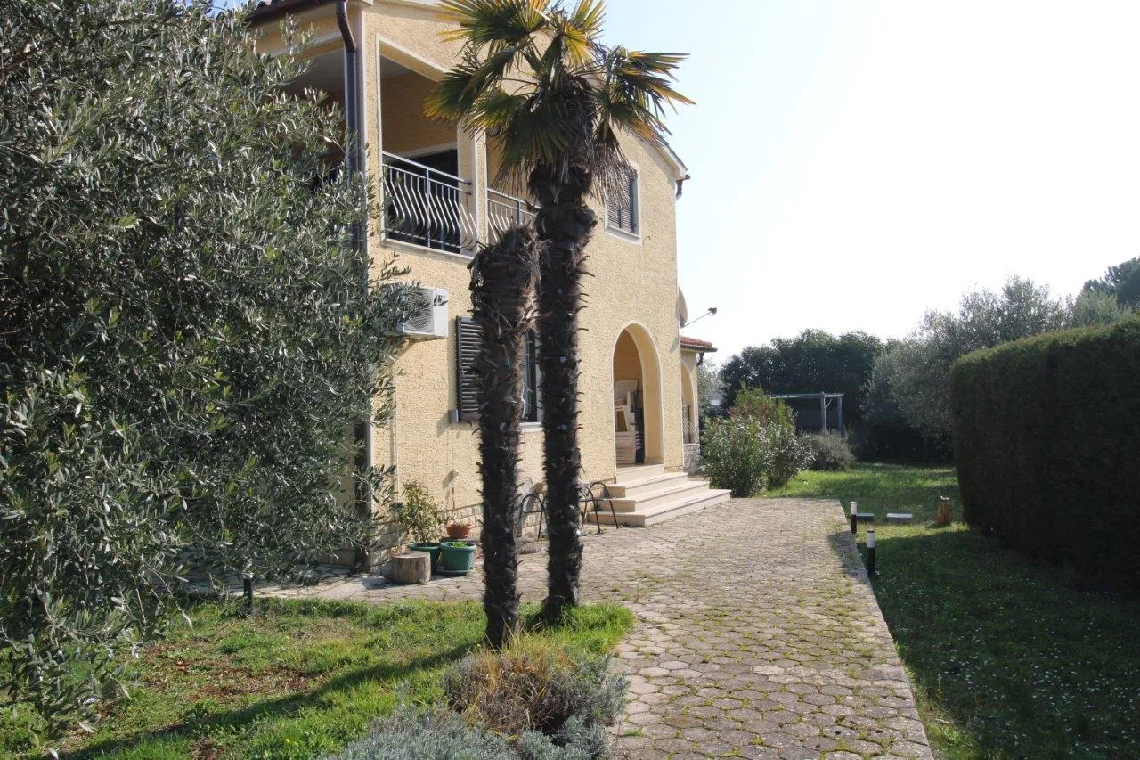 poreč-kuća sa stana na 1500 m od mora - slika 27