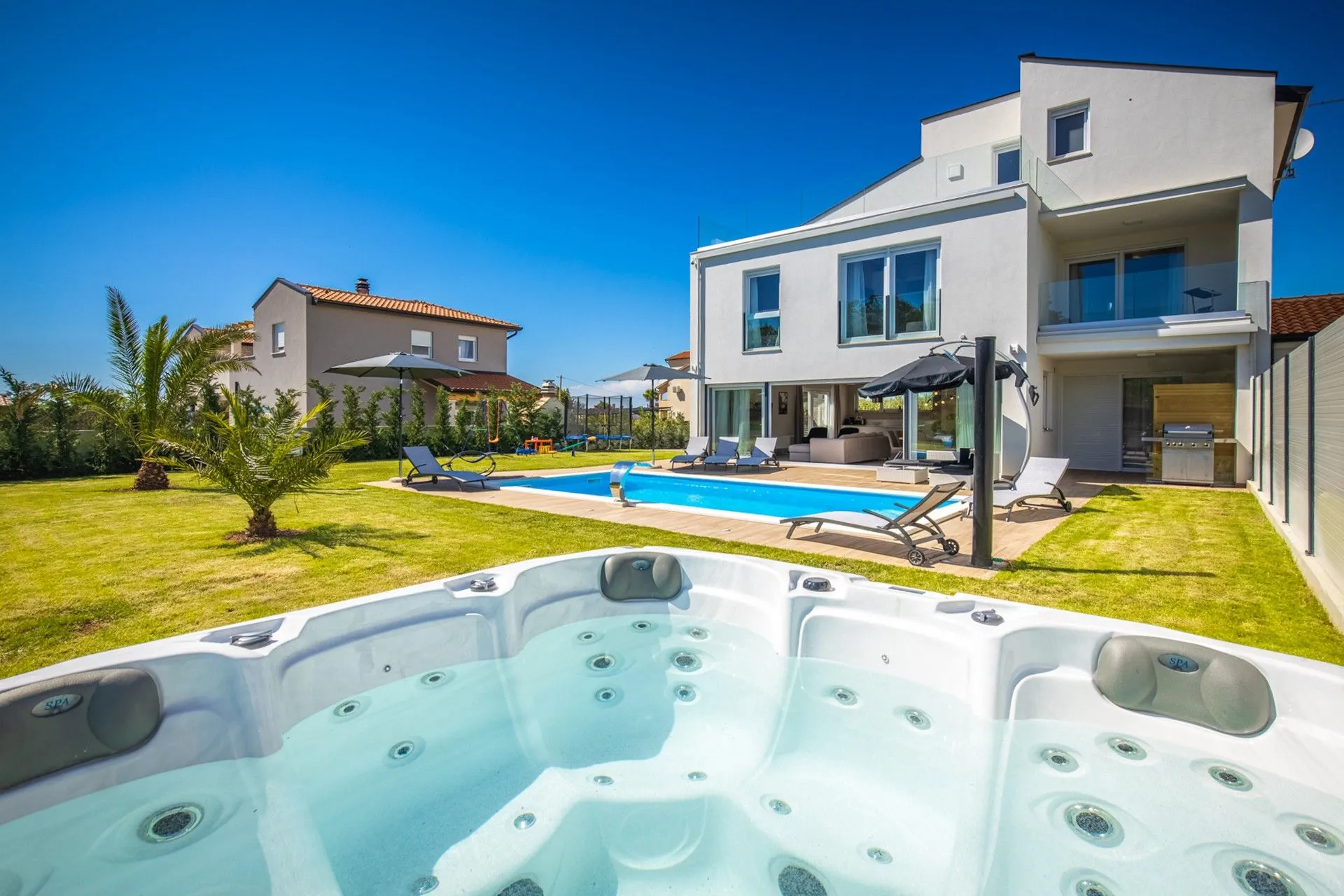 poreč -luksuzna moderna vila na prodaji - slika 2