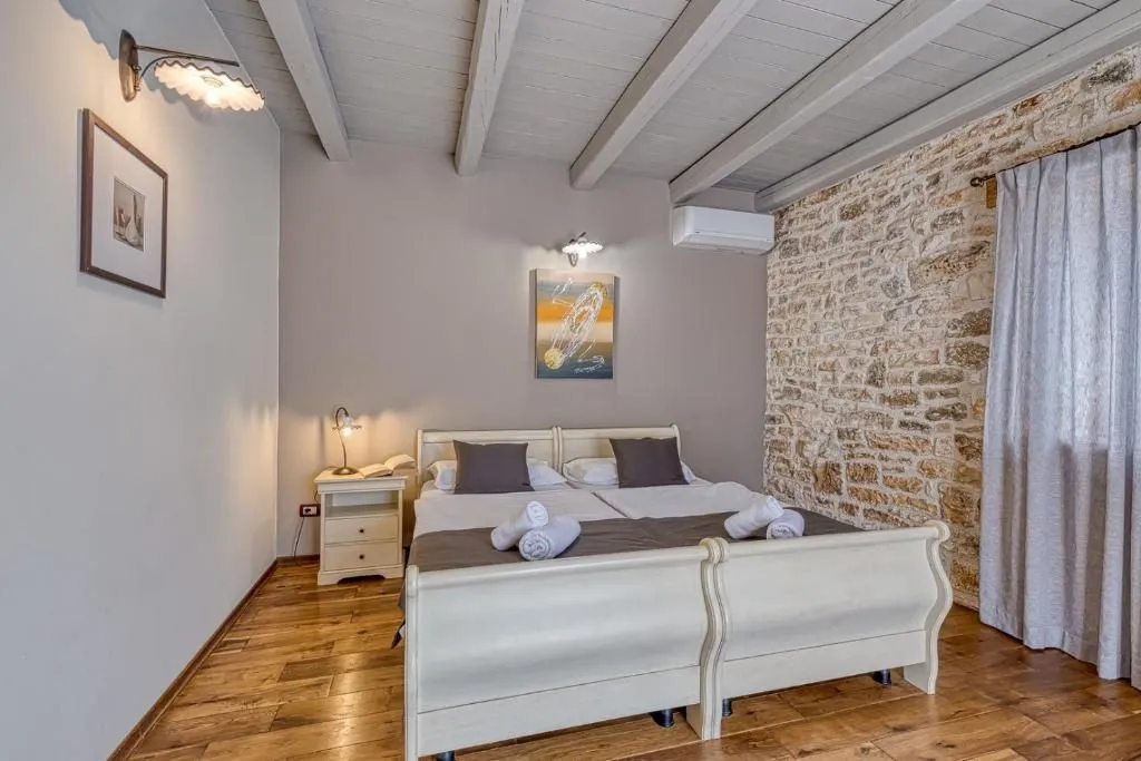 poreč-predivna kamena vila na prodaji sa bazenom - slika 11