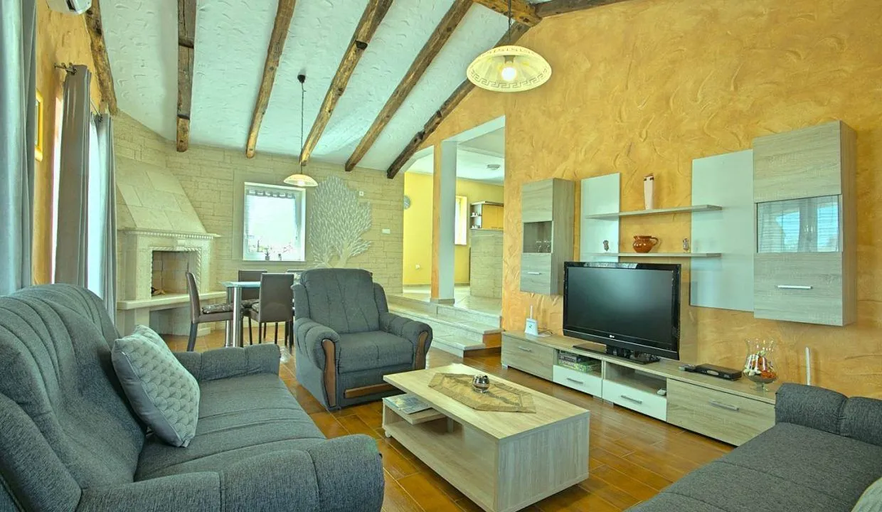 poreč okolica-rustikalna vila sa bazenom na prodaji - slika 6