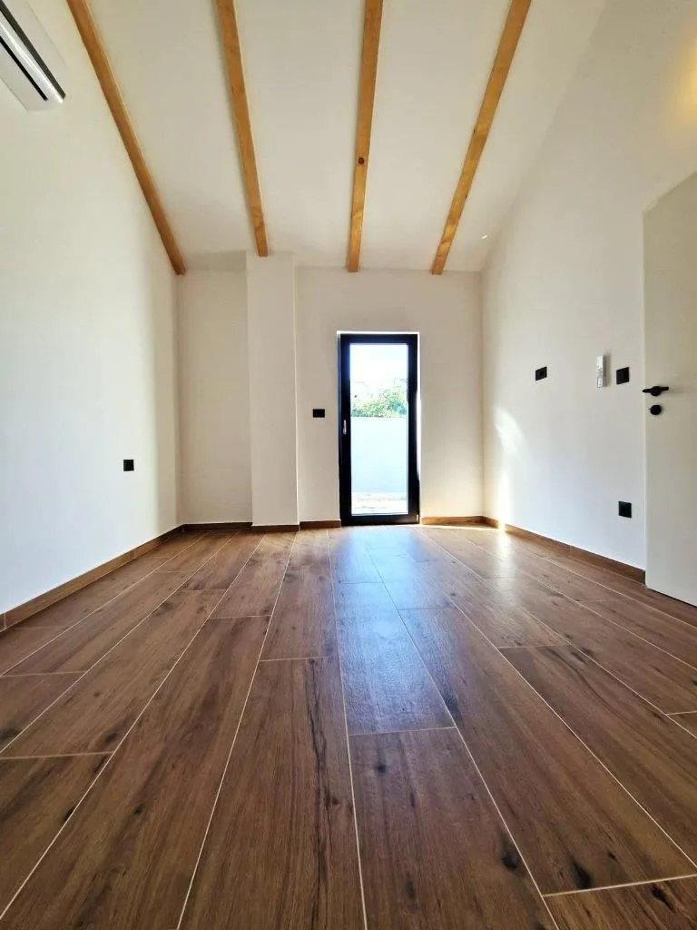 poreč-šarmantna kamena kuća na prodaji - slika 2