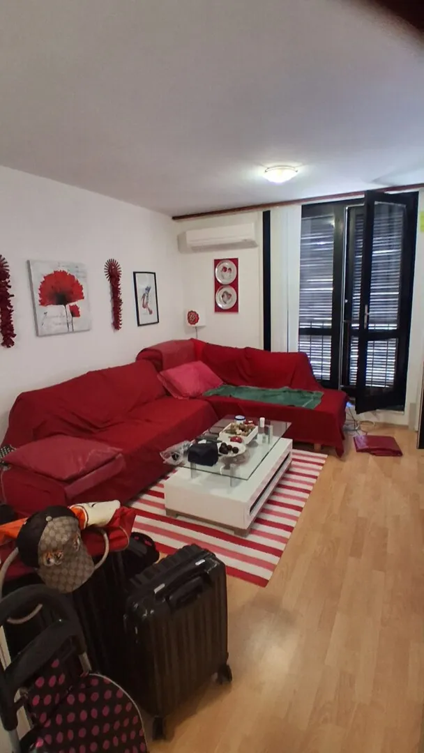 uređen stan u mirnom červar-poratu – korak do plaže i centra! - slika 7