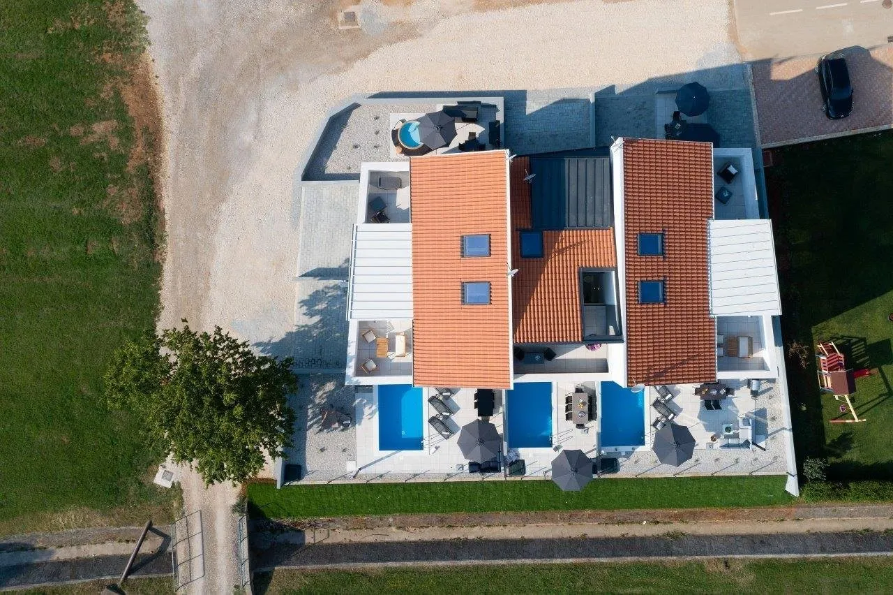 moderna obiteljska kuća na odličnoj lokaciji – samo 400 m od mora !! - slika 25