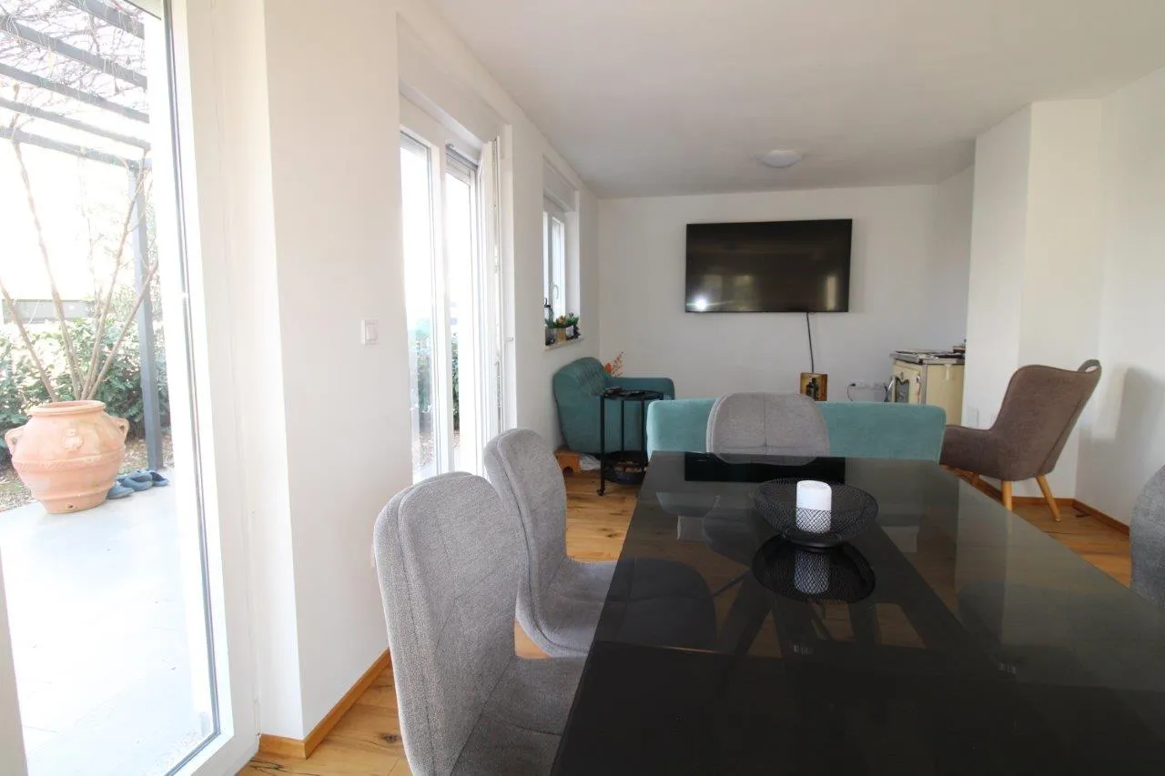 poreč 5 km- kuća sa dodatnim apartmanom na prodaji - slika 3