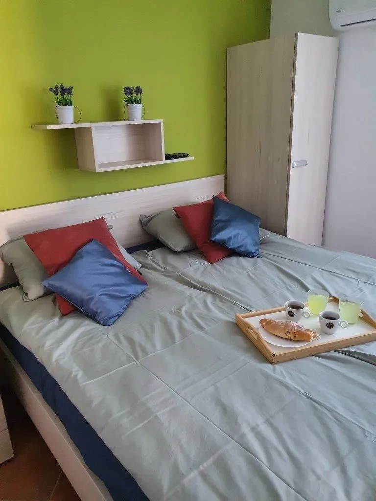poreč-kuća sa tri stana na prodaji - slika 12