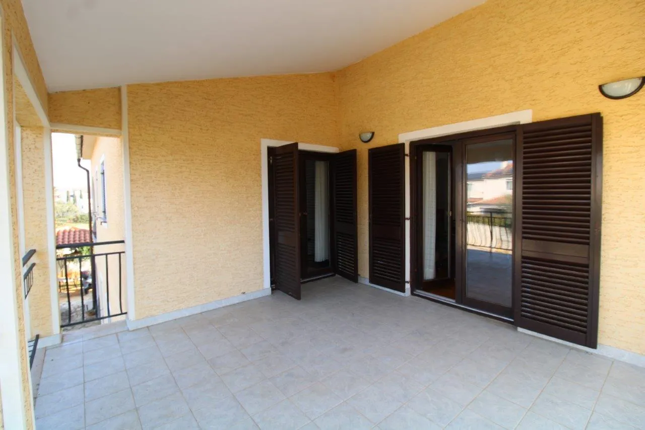 poreč-kuća sa stana na 1500 m od mora - slika 14