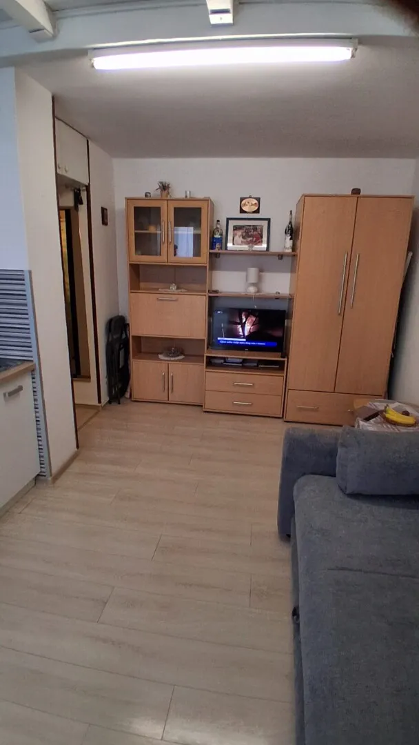 uređen stan u červar-poratu – korak do mora! - slika 3