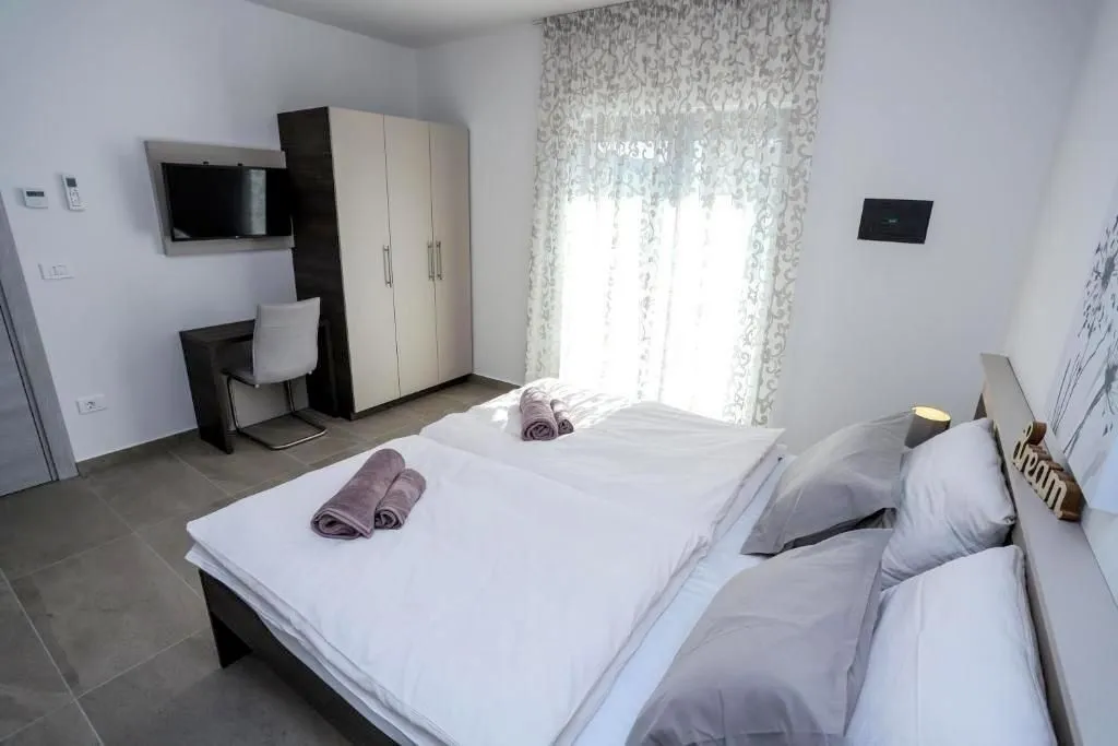 poreč-vila na prodaji 800 m od mora - slika 17