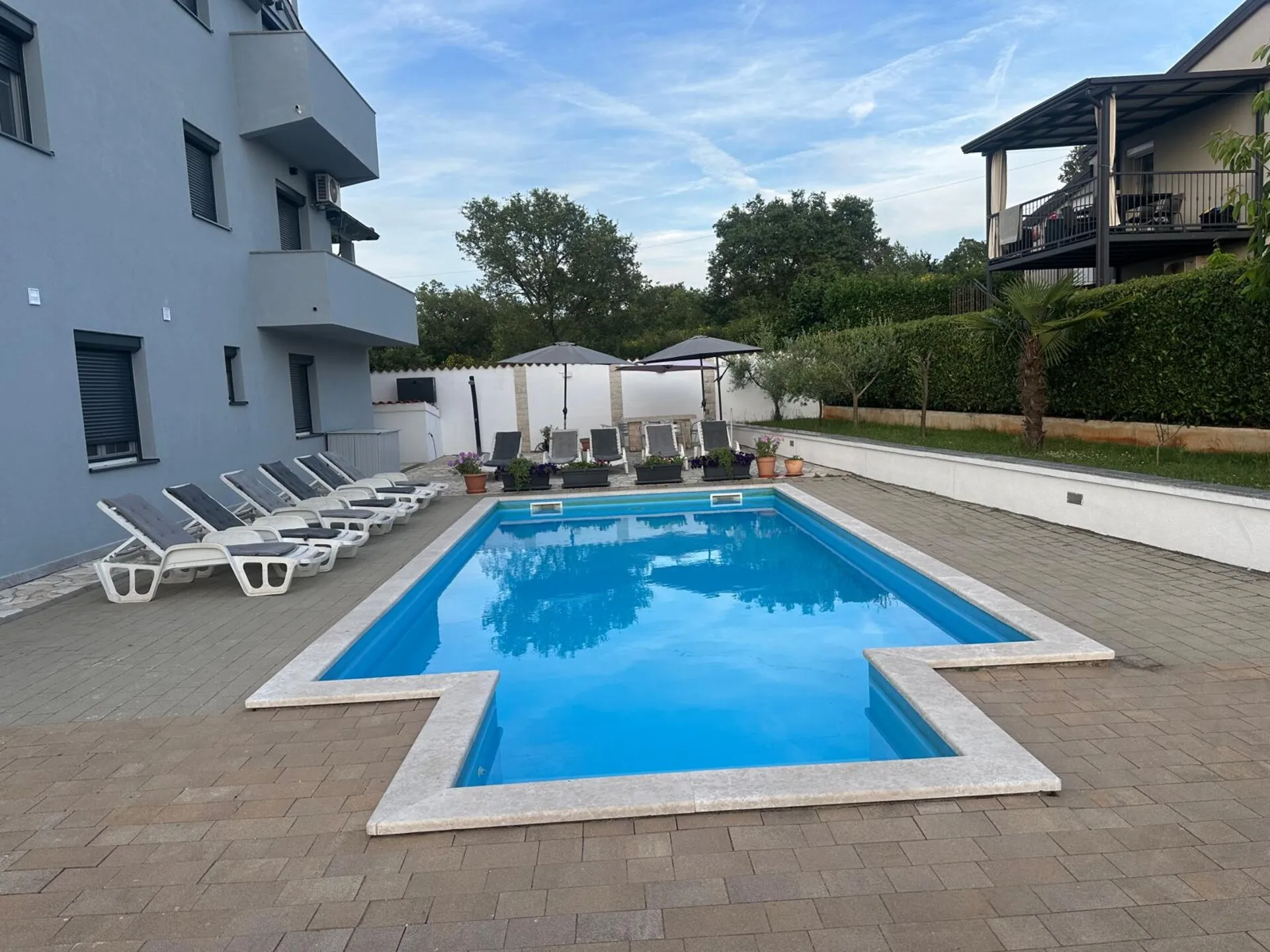 ekskluzivna stambeno-poslovna zgrada s bazenom i pogledom na more – poreč - slika 26