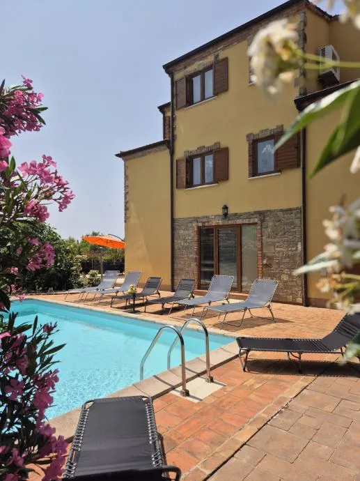 kaštelir-na prodaji kamena kuća sa bazenom i panoramskim pogledom na more - slika 14