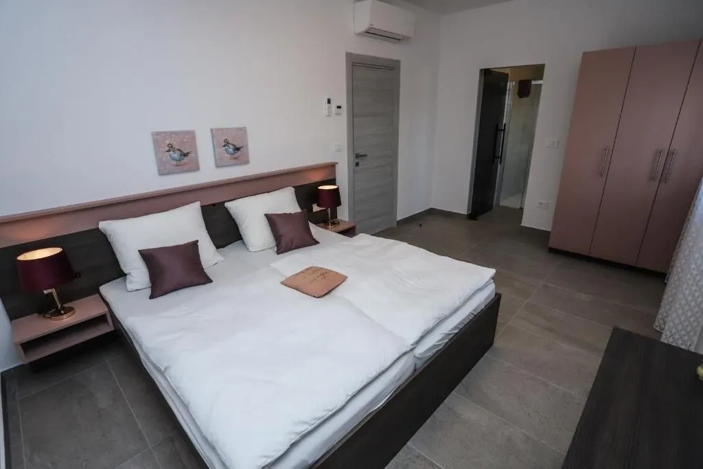 poreč-vila na prodaji 800 m od mora - slika 15