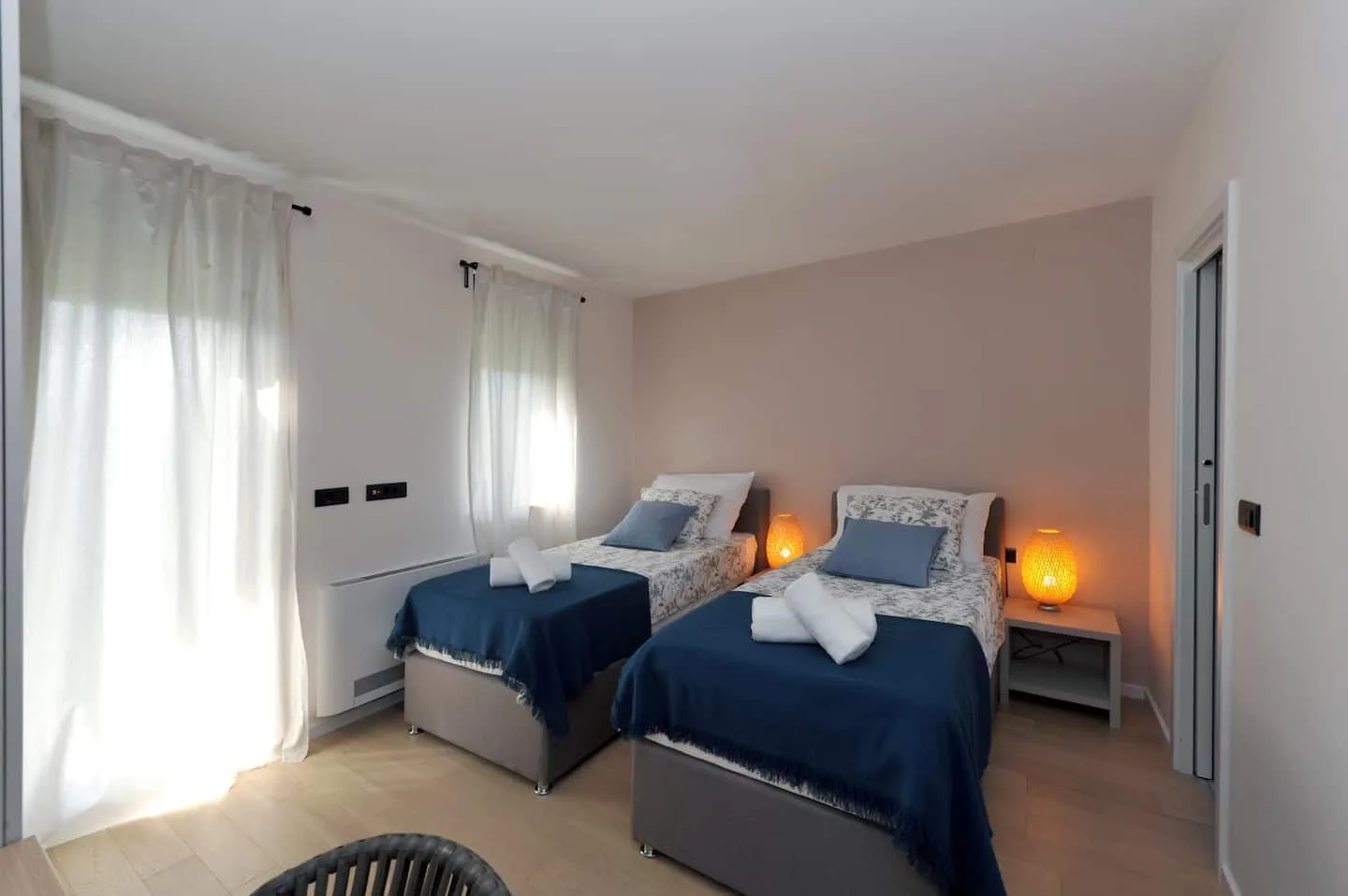 poreč okolica - predivna moderna vila sa bazenom prodaje se - slika 13