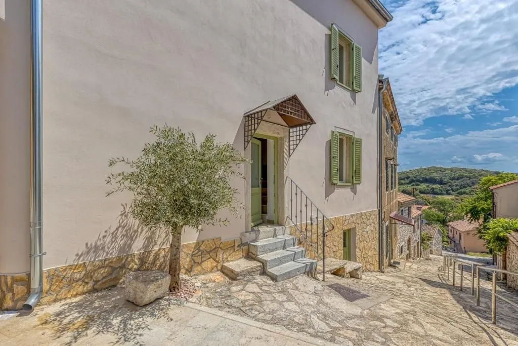 vrsar-apartmanska kuća na prodaji - slika 2