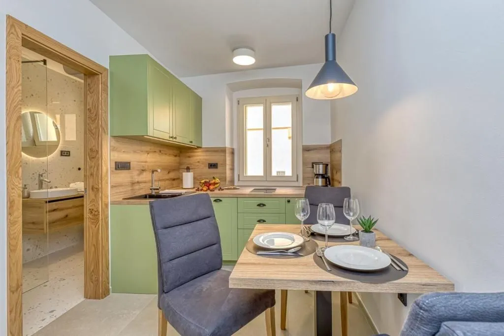 vrsar-apartmanska kuća na prodaji - slika 3
