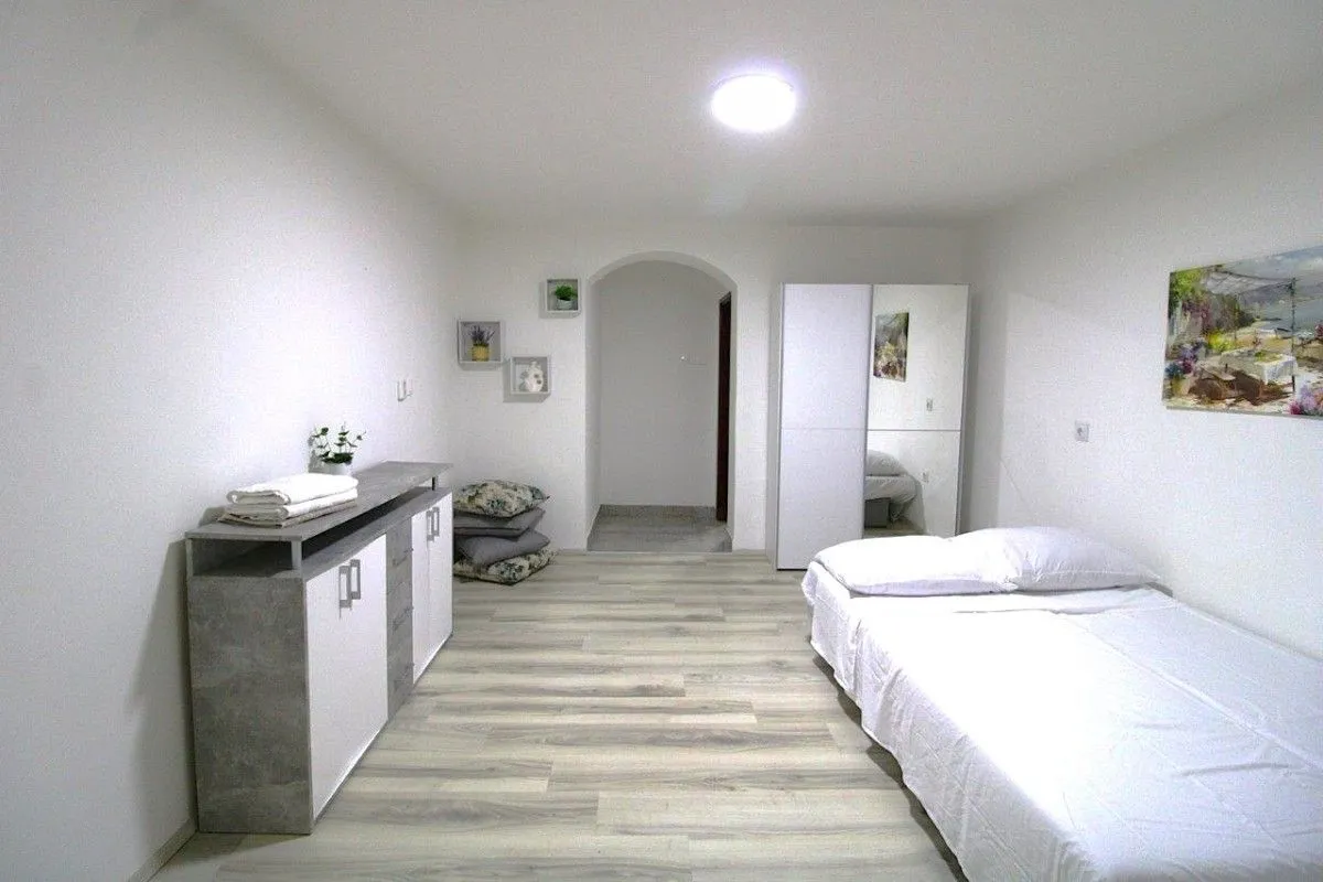 poreč- prilika -dva stana u jednom - slika 10