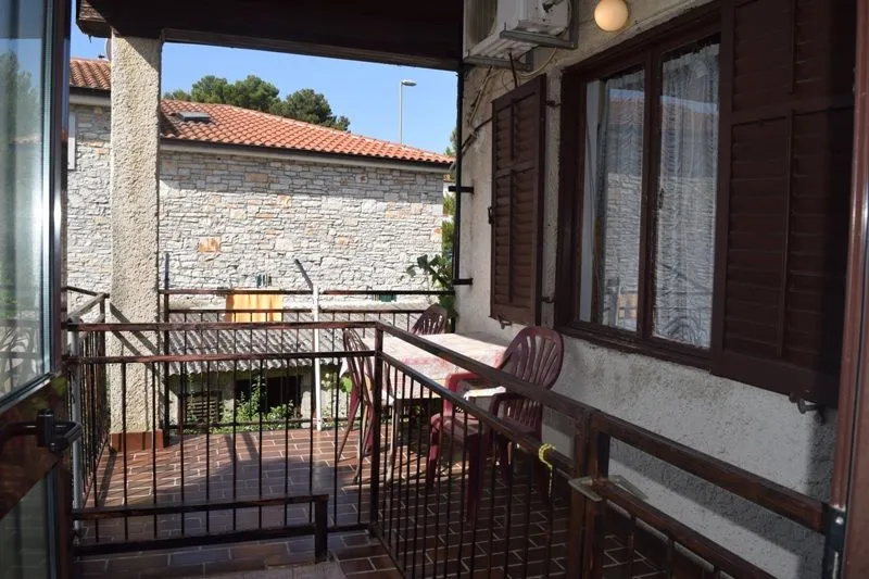 tar-kamena kuća na prodaji - slika 12