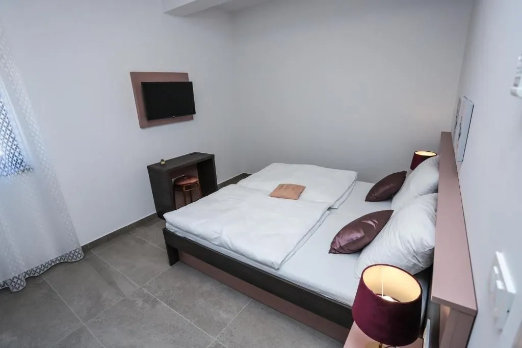 poreč-vila na prodaji 800 m od mora - slika 13