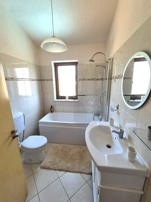 kaštelir-na prodaji kamena kuća sa bazenom i panoramskim pogledom na more - slika 12